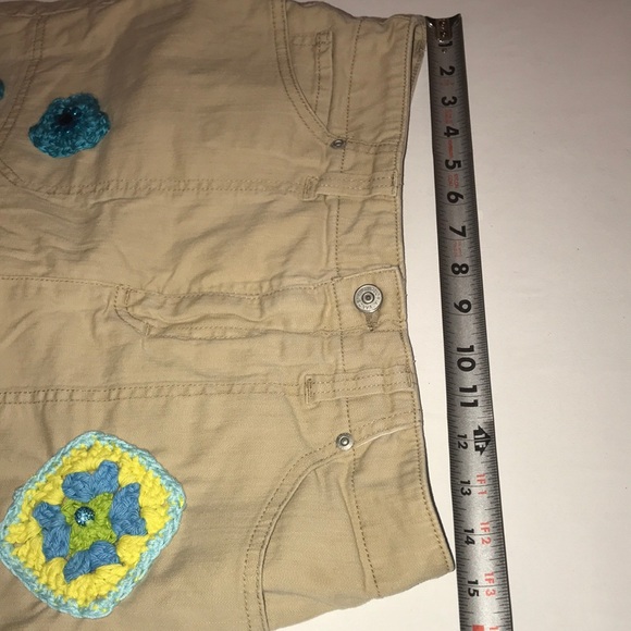 Women’s UPCYCLED EUC Sz 9 HAND CRAFTED, CROCHETED Chic Tan with Blue Crochet - Picture 13 of 16